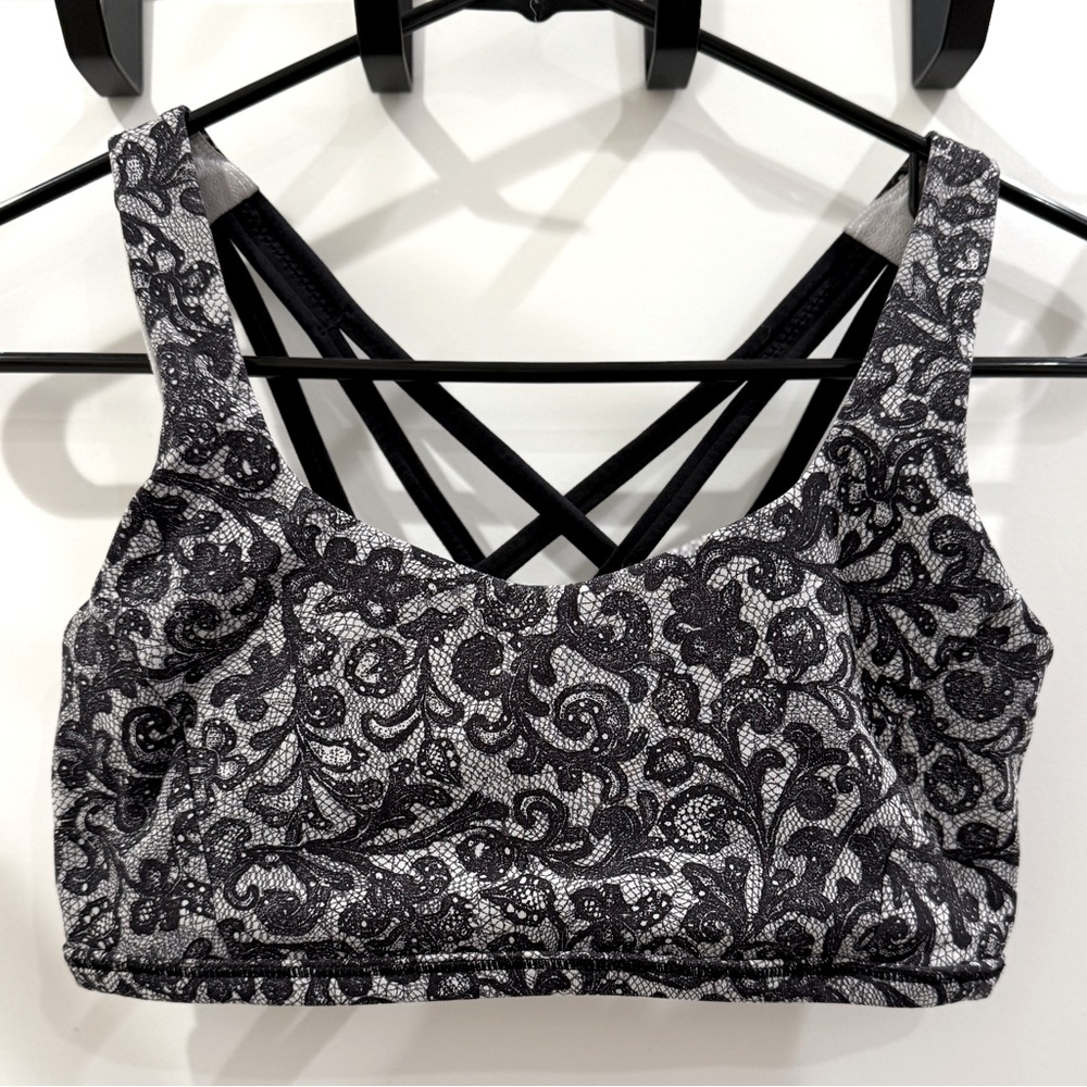 Lululemon Free to be Serene Bra - size 6